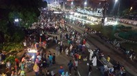 Tampak polisi, petugas Dishub dan petugas TransJakarta juga mengatur lalu lintas untuk jalur busway. Pada acara car free night ini hanya TransJakarta yang dapat melewati kawasan Monas dan sekitarnya.