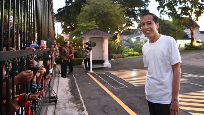 Gemasnya Jan Ethes saat Diajak Jokowi Sapa Warga Yogyakarta