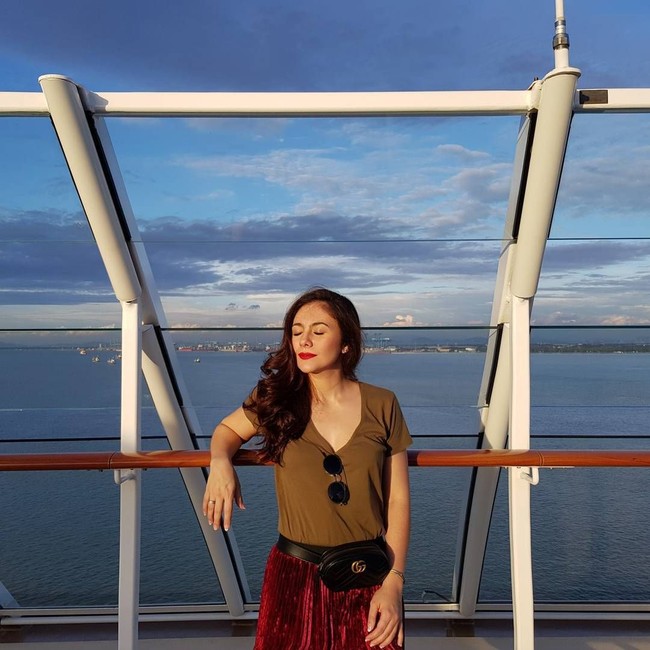 Wulan Guritno juga memiliki kecantikan yang tak memudar sejak dulu hingga kini putrinya, Shaloom Razade Syach, duduk di bangku kuliah. Wulan yang berusia 36 tahun sering terlihat seperti kakak dan adik dengan Shaloom yang berumur 19 tahun. Foto: Dok. Instagram