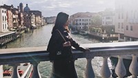 Liza Soberano juga pernah berkunjung venesia. Kali ini dia terlihat modis (Instagram/lizasoberano)