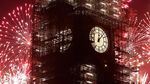 Cantiknya Big Ben Berlatar Kembang Api Tahun Baru 2018