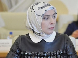 Perempuan Muslim Berhijab Ini Tantang Putin di Pemilu Rusia