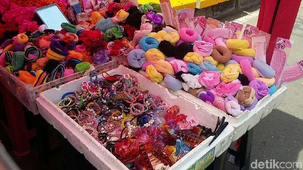 Aneka ikat rambut, mulai dari Rp 2.000