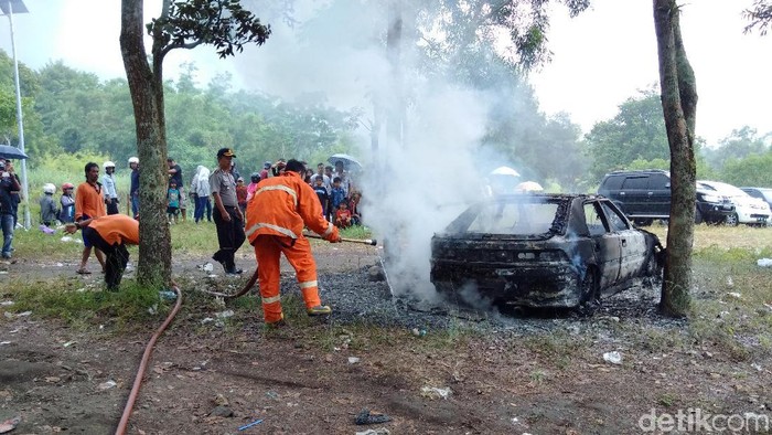 Alat Pemadam Api di Mobil Penting, Bukan Hal yang Aneh