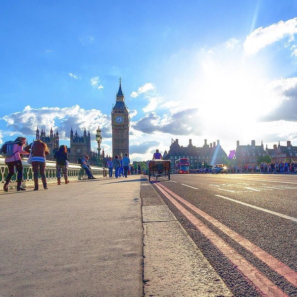 Kalau foto Fazza yang satu ini pasti bisa kamu tebak. Benar, di London! (Instagram/faz3)