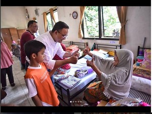 Tahun Baru, Anies Sapa Lansia Panti Werdha di Cipayung