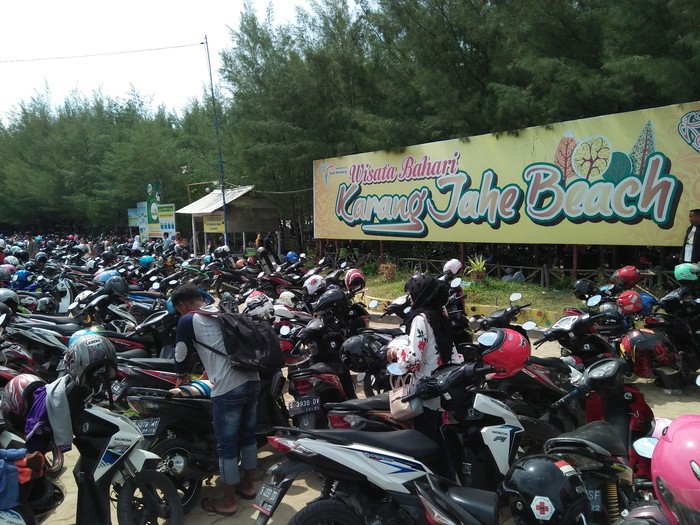 Liburan Tahun Baru, Wisatawan Padati KJB
