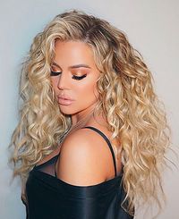Boleh Dicoba, Tips Tampil Langsing di Foto ala Khloe Kardashian