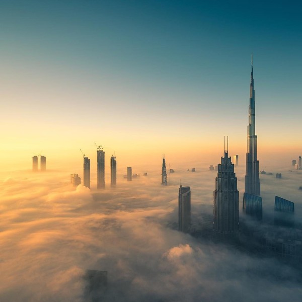 Fazza paling gemar memotret keindahan tanah kelahirannya, Dubai. Inilah Dubai dari ketinggian saat tertutup kabut yang dipotretnya (Instagram/faz3) Fazza paling gemar memotret keindahan tanah kelahirannya, Dubai. Inilah Dubai dari ketinggian saat tertutup kabut yang dipotretnya (Instagram/faz3)