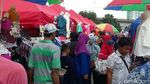Libur Tahun Baru, PKL Depan Stasiun Tanah Abang Diserbu Pembeli