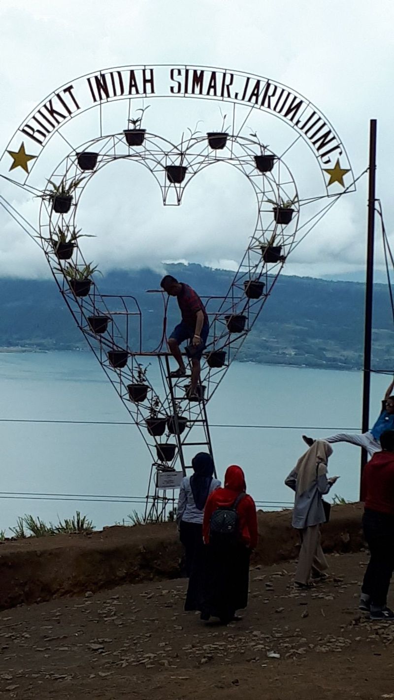 Foto: Tempat Melihat Panorama Danau Toba nan Indah