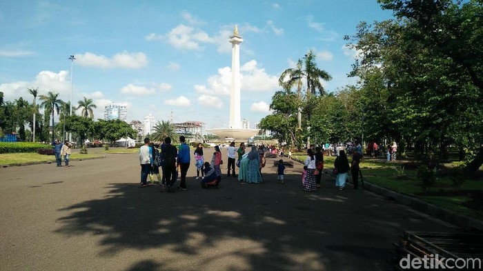 Kembali Dibuka, Monas Mulai Dipadati Pengunjung