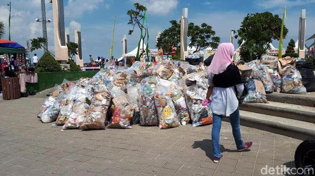 Sampah yang Dikumpulkan Pengunjung di Pantai Ancol Capai 1 Ton