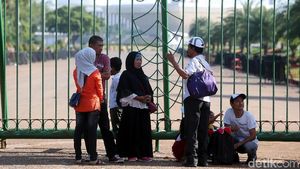Belum Dibuka, Warga Sudah Penuhi Kawasan Monas