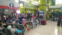 Foto: Hari ini yang tiba di Stasiun Gambir sebanyak 16.622 penumpang, sedangkan total pos angkutan Natal dan Tahun Baru mencatat sebanyak 148.074 kedatangan, kata Humas Stasiun Gambir, Nanda kepada detikcom, Senin (1/1/2018). (Adit-detikcom)