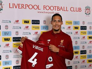 Foto: Van Dijk Kini Merah