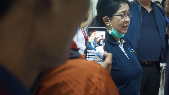 Menkes Nila F Moeloek melakukan inspeksi mendadak jelang pergantian tahun. (Foto: Uyung/detikHealth) Menkes Nila F Moeloek melakukan inspeksi mendadak jelang pergantian tahun. (Foto: Uyung/detikHealth)