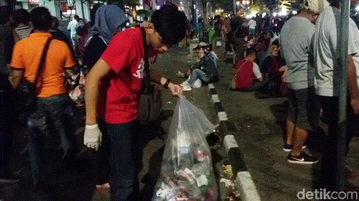 Pesta Tahun Baru Usai, Sampah Berserakan di Malioboro Yogya