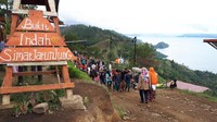 Dari kawasan itu, traveler bisa melihat panorama Danau Toba yang indah. (Chaidir/detikTravel)