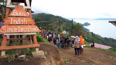 Foto: Tempat Melihat Panorama Danau Toba nan Indah