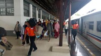 Foto: Salah seorang penumpang, Yusuf, mengatakan ia baru saja tiba liburan dari Yogyakarta. Ia pulang hari ini karena besok harus masuk kerja. (Seysha Desnikia/detikcom)