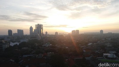 Foto: Menyambut Sunrise Pertama Tahun 2018 di Langit Jakarta