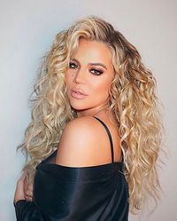 Demi Buah Hati, Khloe Kardashian Kembali Minum Susu Saat Hamil