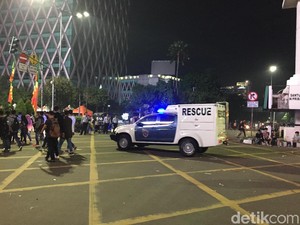 Lalin di Thamrin Kembali Dibuka Usai Perayaan Tahun Baru 2018