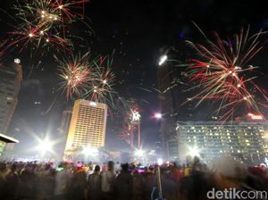 Foto: Pesta Kembang Api di Bundaran HI