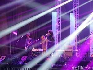 Berganti Tahun Bersama Sheila On 7 dan All 4 ONE