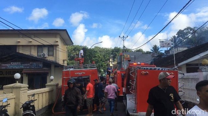 Toko Sembako Dekat Polda Maluku Terbakar