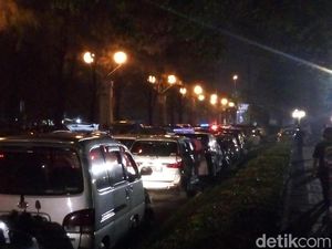 Padatnya Antrean Pengunjung Tinggalkan Ancol Usai Rayakan Tahun Baru