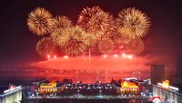Penampakan kembang api saat perayaan tahun baru 2018 di Korea Utara. 