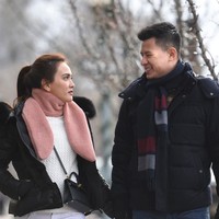 Bintang film Eiffel Im in Love, Shandy Aulia juga tampak mesra dengan suaminya saat menghabiskan liburan di Aspen, Colorado. Foto: Instagram