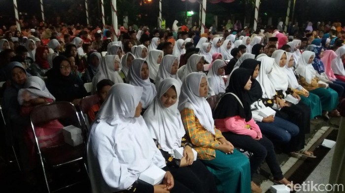 Tahun Baru di Banjarnegara, Bupati Wing Chien Santuni Anak Yatim