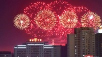 Penampakan kembang api saat perayaan tahun baru 2018 di Korea Utara. 