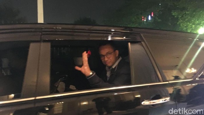 Perayaaan Tahun Baru 2018 Usai, Anies Tinggalkan Balai Kota