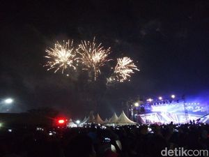 Dipimpin Sandiaga, Pesta Kembang Api Tandai Pergantian Tahun di Ancol