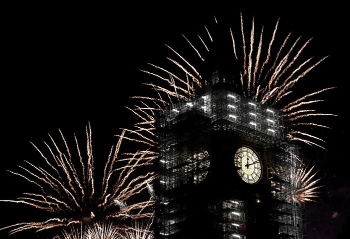 Fireworks explode behind the Elizabeth Tower, commonly known as Big Ben, during New Years Eve celebrations in London, Britain, January 1, 2018.  REUTERS/Toby Melville
