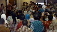 Dia pun berharap anomali tersebut bisa dihilangkan tahun ini. Secara khusus bagi pasar modal, dia berharap bisa menjadi instrumen pembantu pembangunan perekonomian nasional yang lebih kuat, dengan memperbaiki sejumlah sektor yang kurang bisa melaju kencang tahun ini.