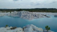 Pemandangan Danau Kaolin di Bangka yang cantik banget. Sekilas seperti pemandangan di Islandia ya! (Aldi Sanjaya Putra/dTraveler)