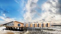 Struktur bangunan yang terbuat dari besi dan beton ini adalah rumah pantai, bunker, dan kapal luar angkasa sekaligus desain terbaru dengan nama Dauphin Island. Istimewa/Inhabitat.