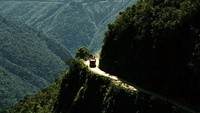 Di Bolivia, ada jalan yang disebut jalan kematian. Lihat saja jalan sempit yang dekat dengan jurang itu. (Reuters).