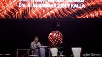 Ia menyambangi langsung Gedung Bursa Efek Indonesia (BEI) pagi ini guna membuka perdagangan awal tahun tersebut.