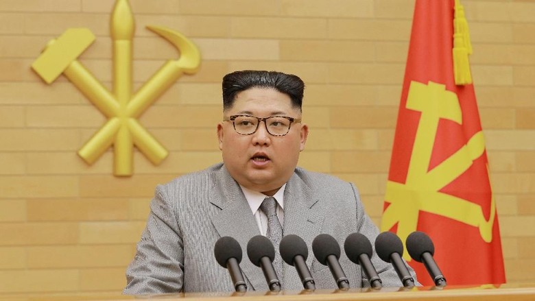Makna Setelan Jas Abu-abu Muda Kim Jong-Un di Pidato Tahun Baru Makna Setelan Jas Abu-abu Muda Kim Jong-Un di Pidato Tahun Baru