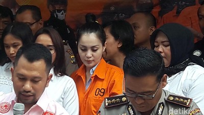 Ditangkap karena Narkoba, Kecantikan Jennifer Dunn Bikin Gagal Fokus