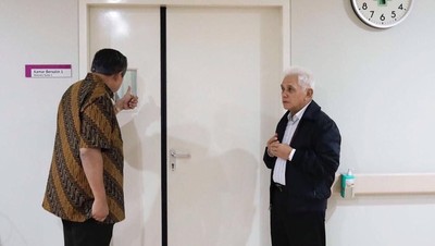 Jempol SBY dan Senyum Ibu Ani yang Punya Cucu Keempat