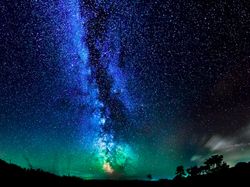 Pemandangan Galaksi Bima Sakti yang Bikin Takjub