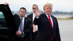 Gaya Trump Pulang Liburan Tahun Baru Naik Air Force One