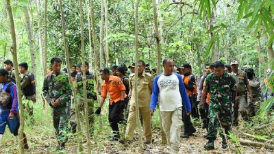 Cari Warga Hilang di Hutan, Rombongan Bupati Kesurupan